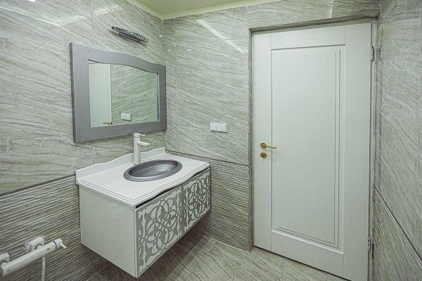کدام درب ضد آب بهتر است؟ (ABS، PVC یا Polywood)