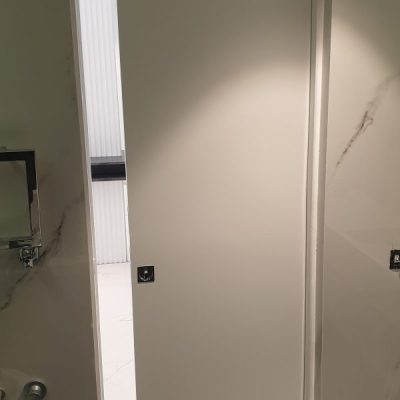 اجرای درب مخفی کشویی پروژه بازسازی مهندس ظریفیان