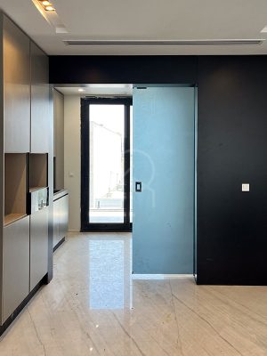 درب کشویی شیشه ای